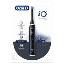 Lade das Bild in den Galerie-Viewer, Oral-B Wiederaufladbare elektrische Zahnbürste iO6 schwarz mit Reisetasche
