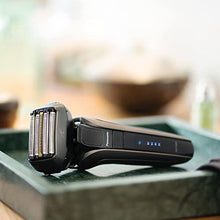 Lade das Bild in den Galerie-Viewer, Panasonic Series 900 Premium Nass- und Trocken Rasierer ES-LV6U für Männer, 5-fach-Scherkopf mit Linearmotor und Bartdichtensensor Technologie, Pop-up Trimmer, matt-schwarz
