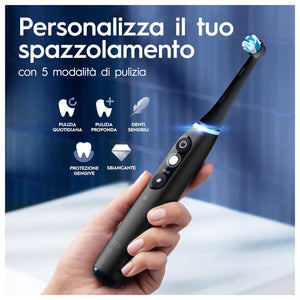 Oral-B iO 7 Duo Elektrische Zahnbürsten, Schwarz und Weiß, Drucksensor zum Schutz des Zahnfleischs, 2 Griffe, Zubehör, 2 runde Bürsten, 1 Ladegerät, 1 Reiseetui