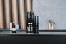 Lade das Bild in den Galerie-Viewer, Melitta AromaFresh Therm Pro X - Kaffeemaschine mit Mahlwerk, Filterkaffeemaschine mit Thermokanne und entnehmbarem Wassertank, für bis zu 8 Tassen Kaffee, schwarz
